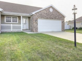 506 Red Bud Dr, Mahomet, IL 61853