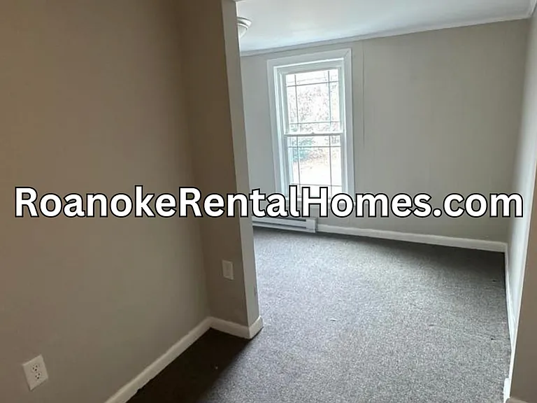 811 Peck St NW — Photo 4