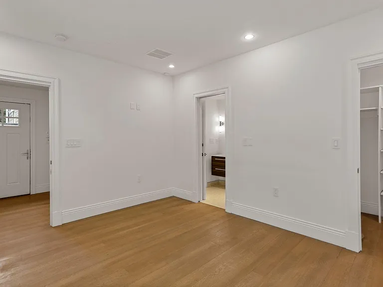 913 N Ivy St — Photo 10