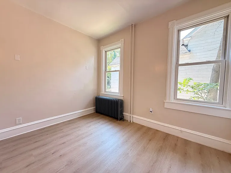 303 N Laurel St — Photo 20