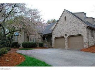 8 Sturbridge Ln, Greensboro, NC 27408