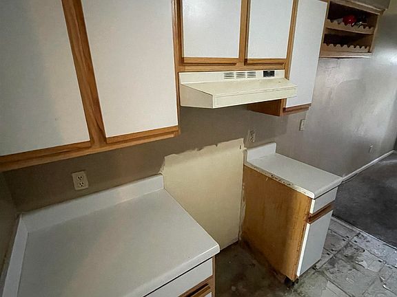 3rd image of 8272 Cedar Chest Dr
