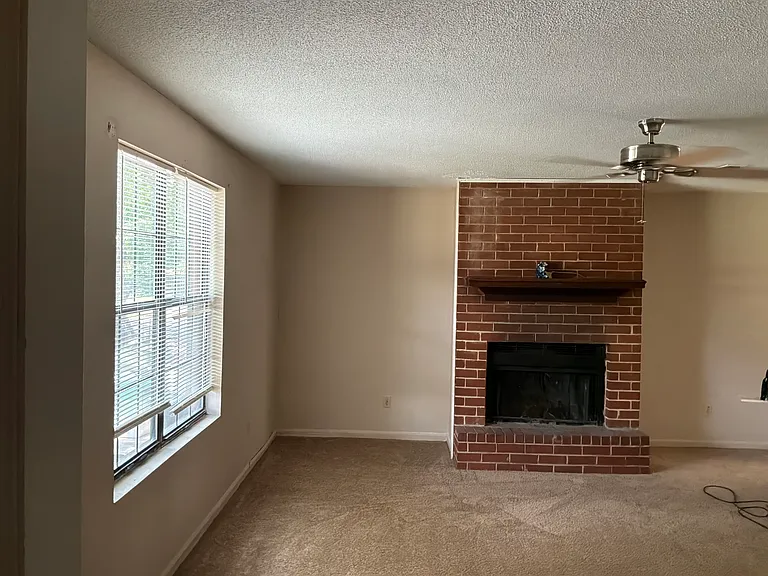 2402 Basswood Ct — Photo 2