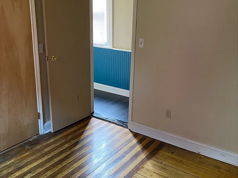 Bedroom 3 (Funky original floor)