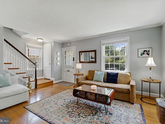 5th image of 5319 42nd Pl NW