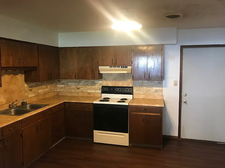 606 Cedar St — Photo 7