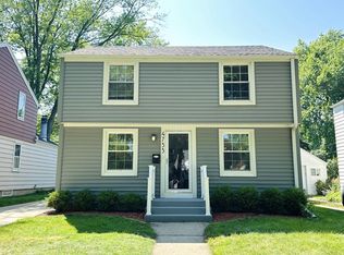 4733 N Diversey Blvd, Whitefish Bay, WI 53211