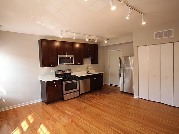 3rd image of 3110 W Sunnyside Ave APT 3F