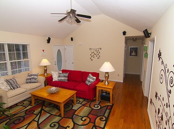 3rd image of 4802 Hillsdale Cir