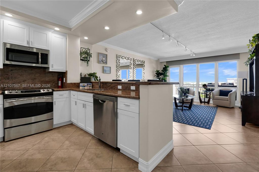 133 N Pompano Beach Blvd #Penthouse 6, photo 7