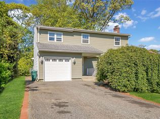 4 Calico Tree Rd, Hauppauge, NY 11788