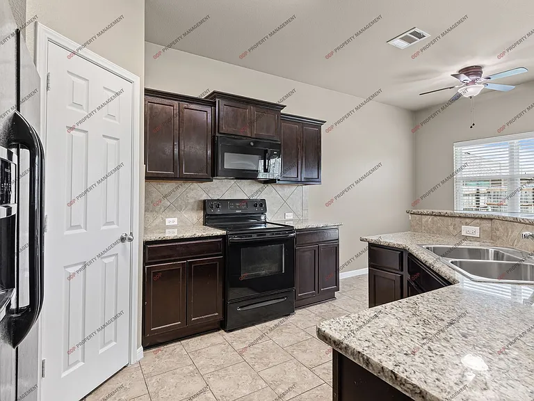 8012 Bridgepointe Dr — Photo 5