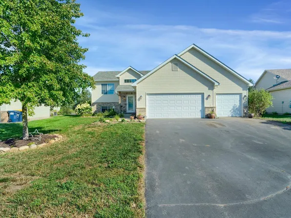 909 Cobblestone Ln, Belle Plaine, MN 56011