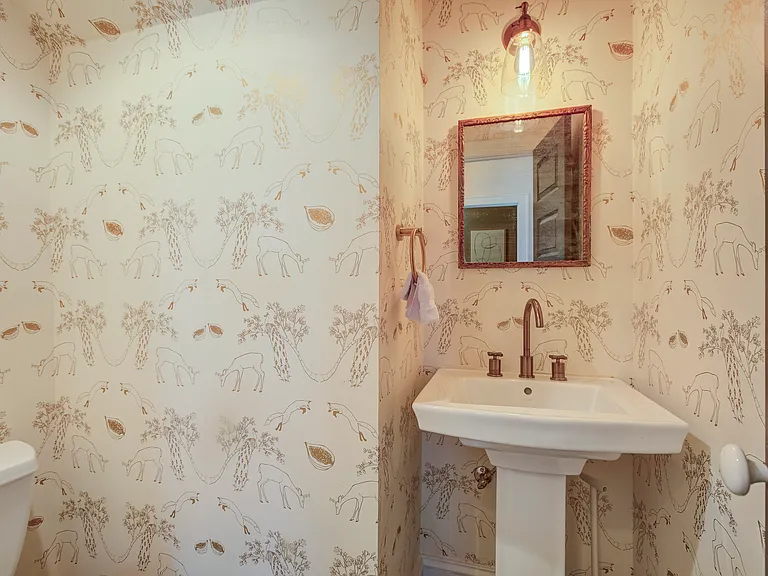429 W Park Ave — Photo 10