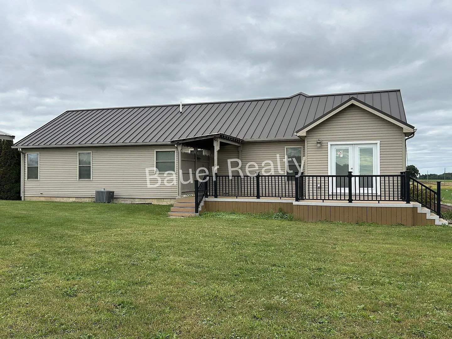 3 bedroom single family home with attached garage — Photo 4