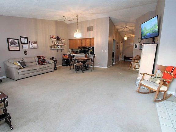 5th image of 15 Windy Hill Dr