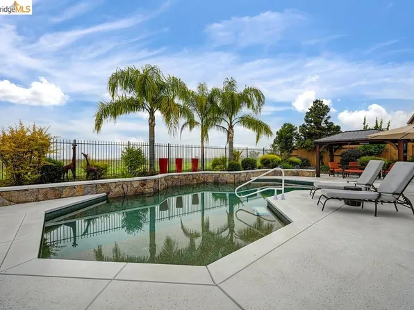 10914 Woodring Dr, Mather, CA 95655