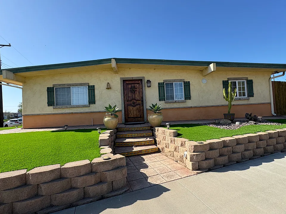 1032 Iris Ave #1
