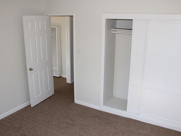 3rd image of 1003 W 210th St