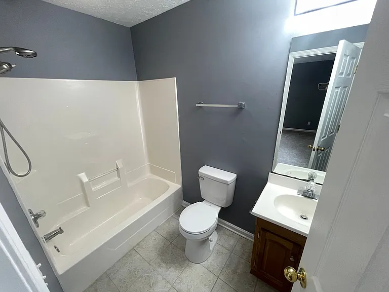 121 Spencer Ct — Photo 12