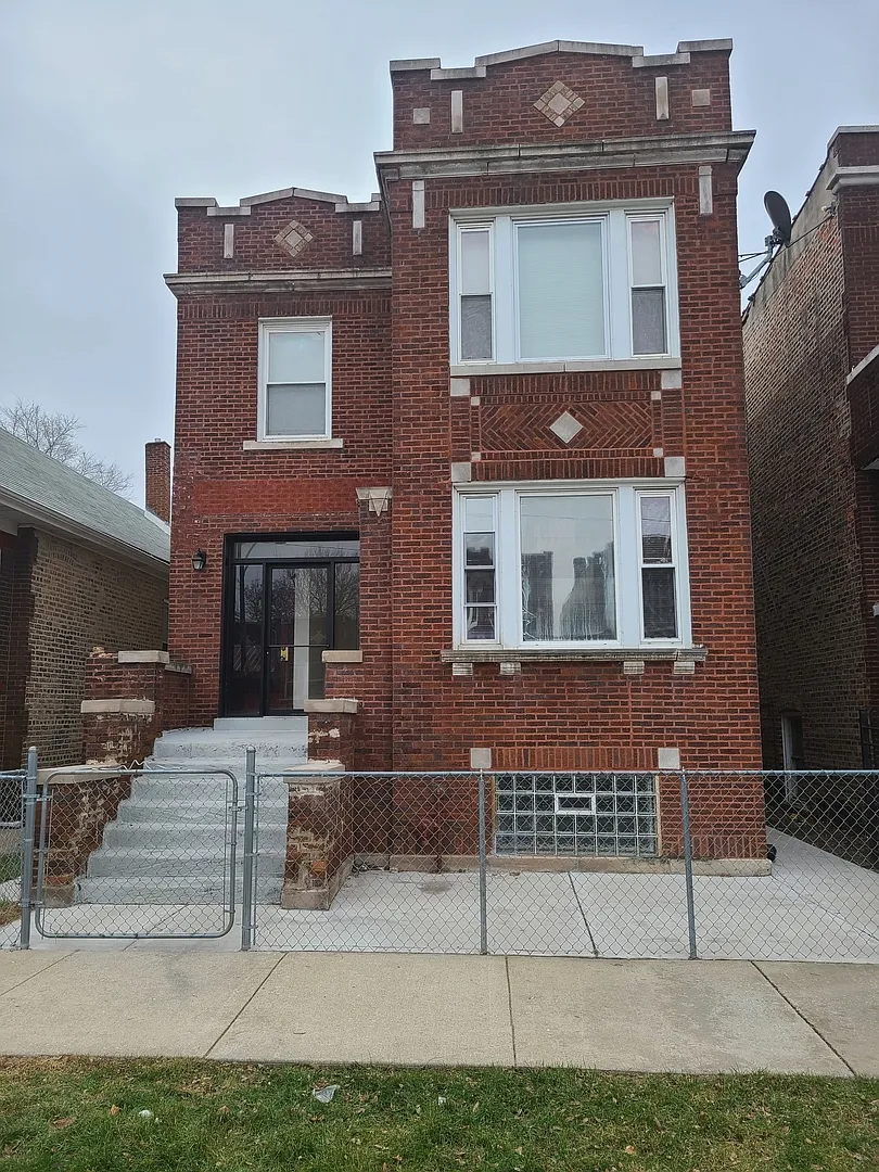 5417 S Hermitage Ave photo 1