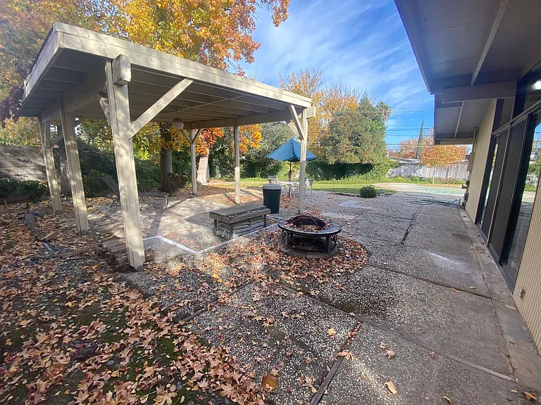 4937 Clear Cir — Photo 32