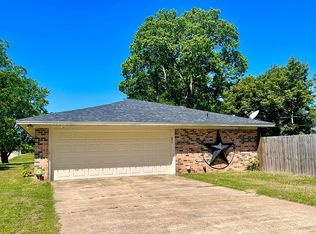 715 Walnut St, Omaha, TX 75571