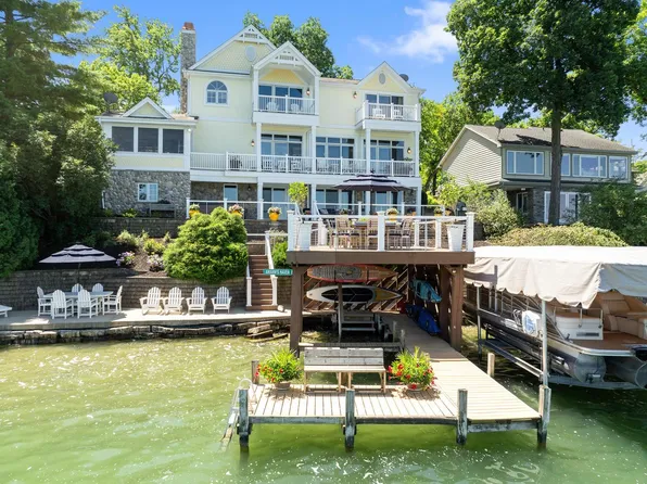 W5284 Lauderdale Dr, Elkhorn, WI 53121