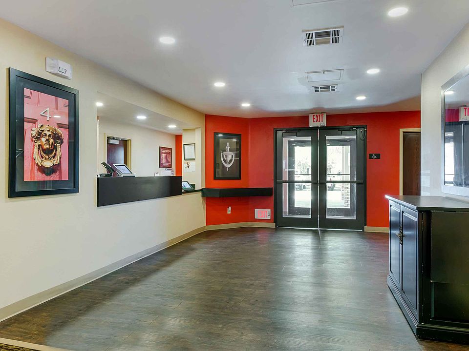 Lobby and Guest Check-in