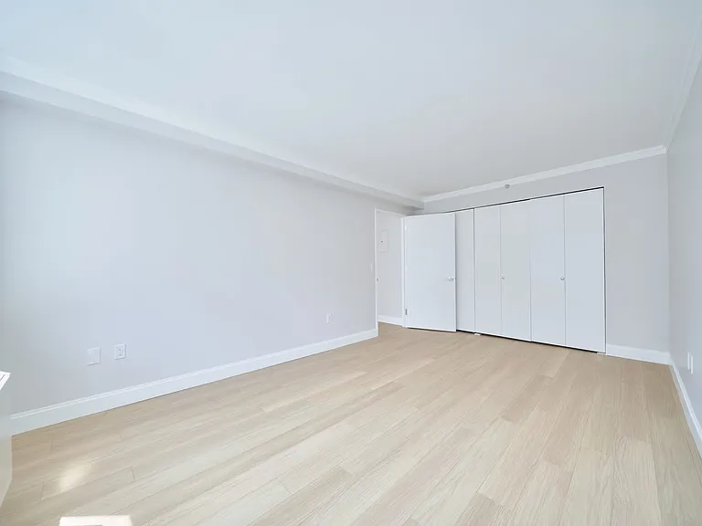 160 Riverside Blvd #9L — Photo 5
