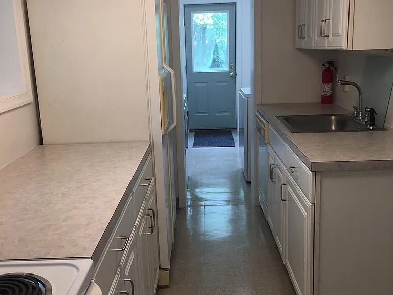 Shannon Ave — Photo 18