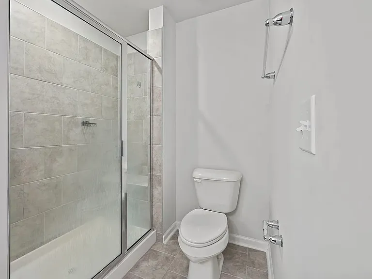 2427 Kasota Ln — Photo 16
