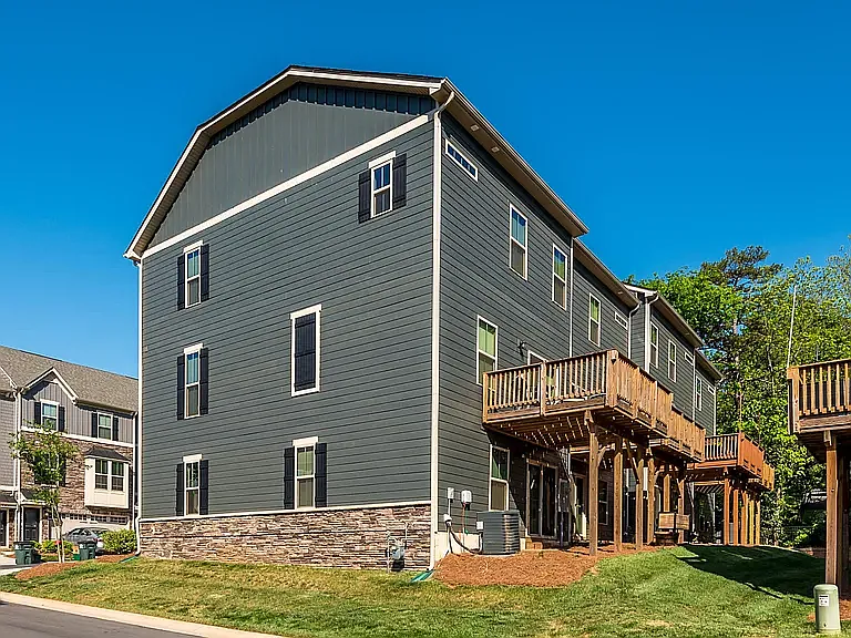 1724 Town Oak Ln — Photo 2