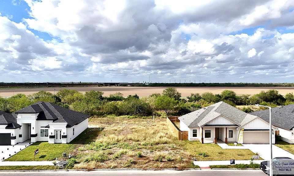 1st image of 4571 River Oak Cir