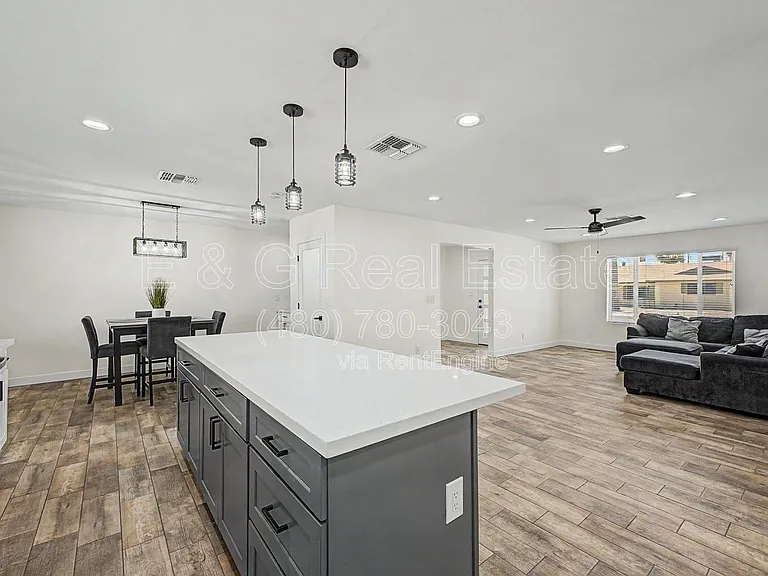 2174 E Palmcroft Dr — Photo 8