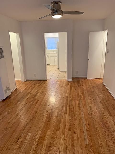 2nd image of 857 S Crenshaw Blvd #4