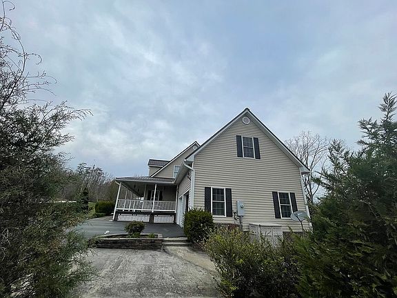 3rd image of 376 Doe Valley Dr
