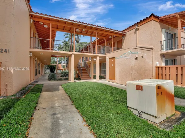 7241 Miami Lakes Dr APT D14, Hialeah, FL 33014