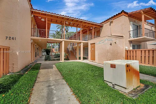 7241 Miami Lakes Dr #D14 Photo 1