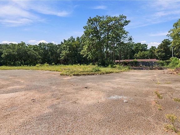 3rd image of 4400 Government Blvd