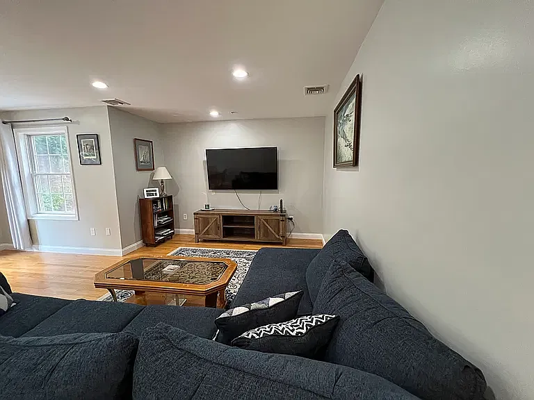 1 bed, 832 sqft, $2,195 — Photo 2