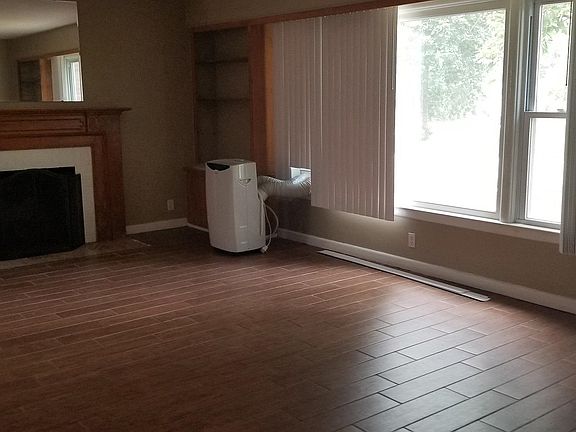 2nd image of 821 Woodlane Ave