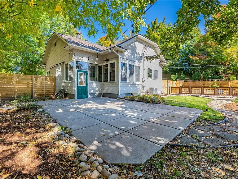 2323 W Regan Ave — Photo 24