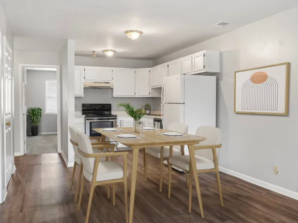 District on University