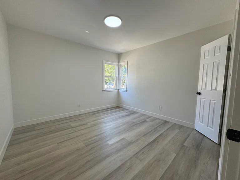 610 E Saint James St — Photo 11