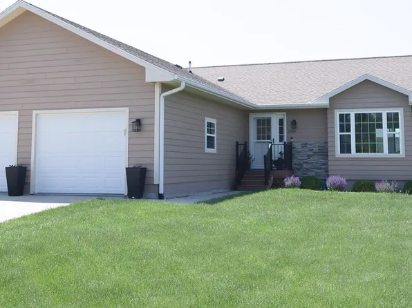 2405 Rodlyn Rd, Webster City, IA 50595