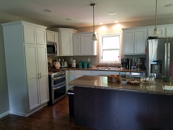 4th image of 176 Green Meadow Ln