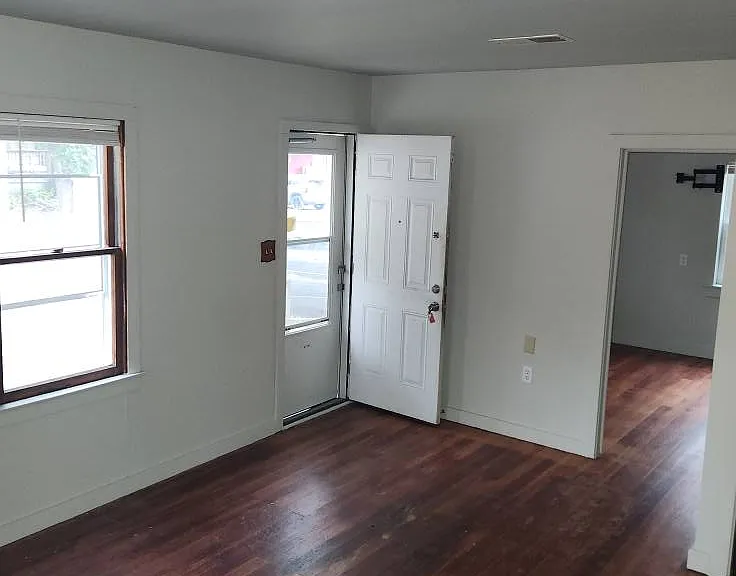 112 S Orchard St — Photo 2