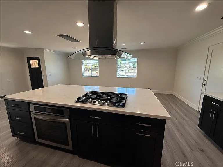 231 W 5th St — Photo 19