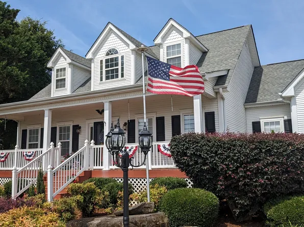 303 Brooks St, Royston, GA 30662